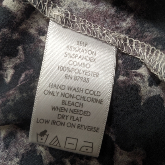 LOGO by Lori Goldstein Open Sleeveless Cardigan with pockets Size 2X - Picture 9 of 13